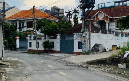 Giá hiếm 86 tr/m2 ngay Trần Não Quận 2, đất vuông vức, nàh nát tiện xây mới.