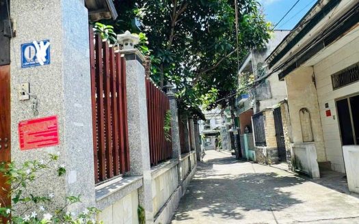 Biệt thự góc 2 mặt tiền Quận 2, 8,5m x 19m, 4 lầu, đường xe hơi vào tận hầm.