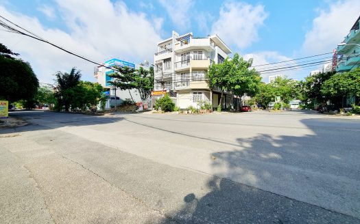 Nhà mặt tiền đường 20m ngay Nguyễn Duy Trinh Quận 2, 1 triệt 1 lầu, 5x20m cực đẹp