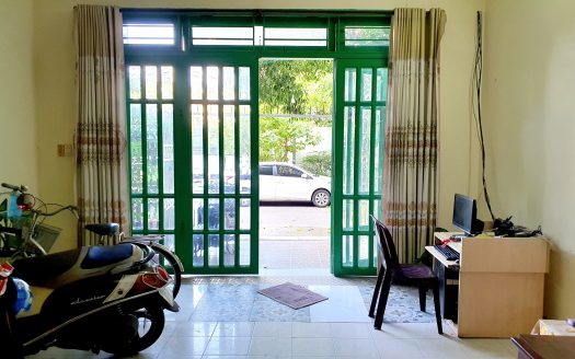 Nhà mặt tiền đường 20m ngay Nguyễn Duy Trinh Quận 2, 1 triệt 1 lầu, 5x20m cực đẹp