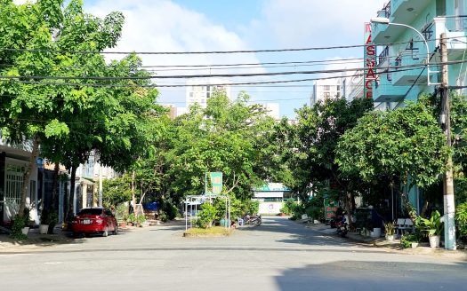 Nhà mặt tiền đường 20m ngay Nguyễn Duy Trinh Quận 2, 1 triệt 1 lầu, 5x20m cực đẹp